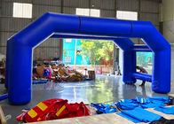 Крупный план PVC раздувных сводов голубой на открытом воздухе рекламируя Arhway