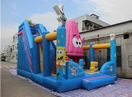 Spongebob и парк атракционов крупного плана города потехи звезды Патрик раздувной