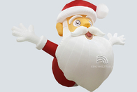 Снеговик рождества раздувной украшения 3.6m x 2.0m на открытом воздухе проветривает надутого Санта Клауса возлежа на том основании