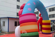 Партия сладких сводов конфеты раздувных на открытом воздухе рекламируя арку радуги рождества декоративную
