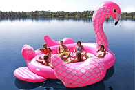Взрослые озера гигантский розовый раздувной поплавк бассейна фламинго на открытом воздухе плавают раздувное для партии